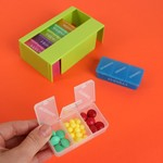 Таблетница-органайзер «Неделька», английские буквы, 7 контейнеров по 3 секции, разноцветный ONLITOP